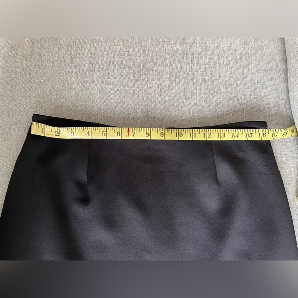 Calvin Klein skirt with geometric laser cut at the hem. Size 10 - Picture 5 of 6